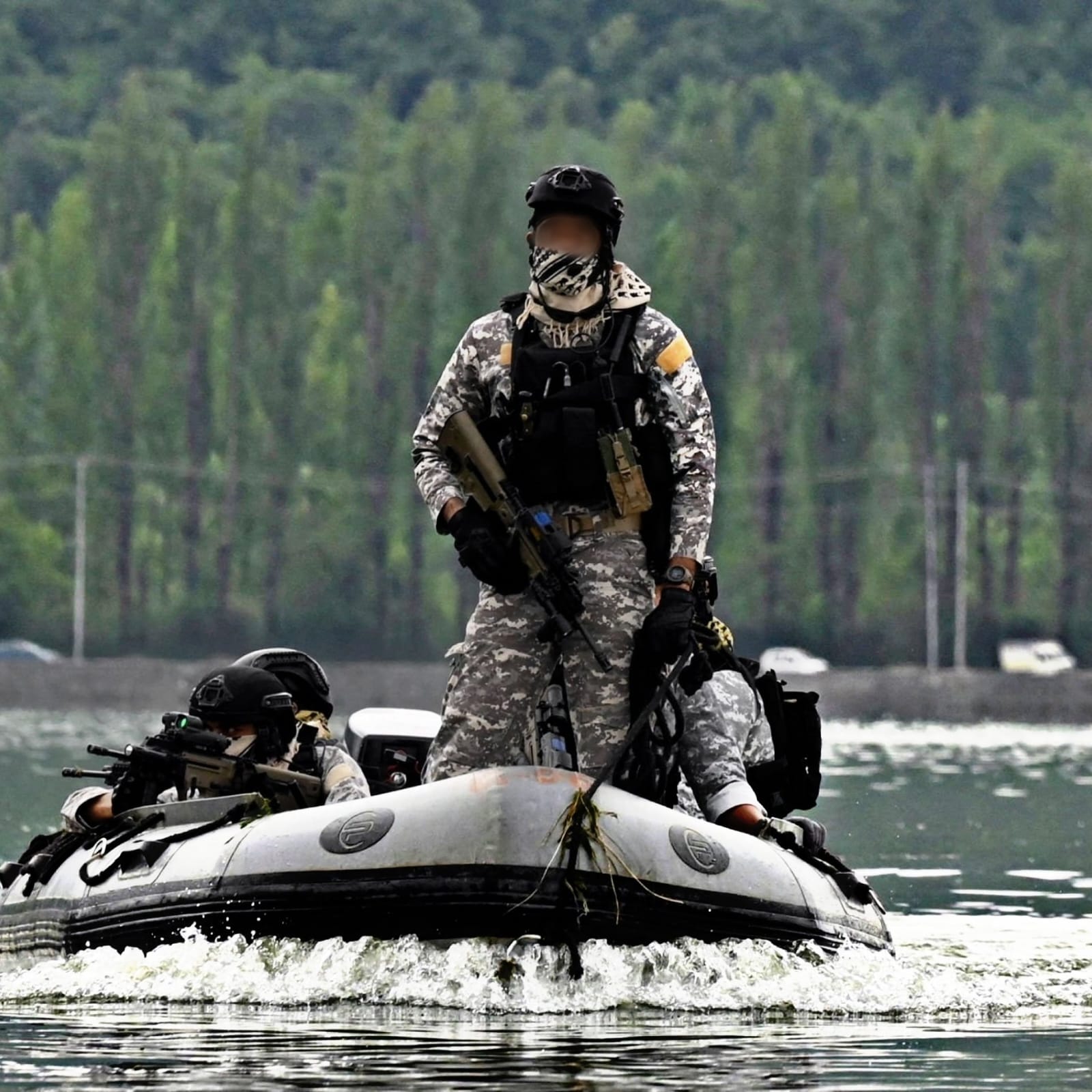 MARCOS ,Marine Commandos Patrolling Dal Lake ahead of G20 Summit in Srinagar.